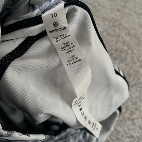 Lululemon pattern leggings with mesh sides - Picture 7 of 7
